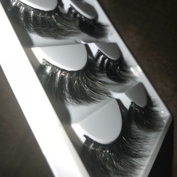 5 pair bundle of 3D faux mink lashes - Picture 2 of 3